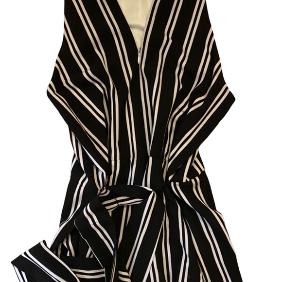 Emma & Michele - Black & White Striped Jumpsuit - Size 10 - Picture 5 of 8